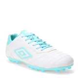 Championes de fútbol Umbro Touch AT, color blanco con detalles en celeste, diseñados para fútbol 11.