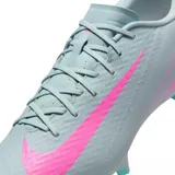 Championes de fútbol Nike Mercurial Vapor 16 Academy, color celeste con detalles en rosa y turquesa.