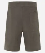 Bermuda de hombre estilo surf, color beige, con cintura fija, cordón contrastante y bolsillo trasero con tirador.