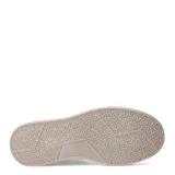 Championes urbanos de plataforma color beige, con diseño de paneles superpuestos y cierre mediante cordones al tono.