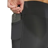 Calza corta deportiva Adidas de tiro alto, color negro, con logo de la marca estampado en blanco en el muslo y bolsillo lateral oculto.