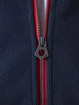 Campera bomber con cierre completo, color azul marino.