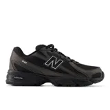 Championes New Balance 740 unisex, color negro con detalles en gris y blanco.