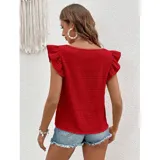 Blusa de color amarillo con textura fruncida, cuello cuadrado y mangas cortas con volados.
