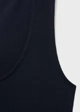 Vestido midi de algodón con diseño combinado, presenta un cuerpo ajustado con tirantes anchos y cuello escotado, y una falda evasé con panel fruncido en la cintura.