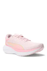 Championes deportivos Puma Scend Pro, color celeste con entresuela blanca y detalles en salmón. Incorporan tecnología Profoam.
