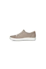 Championes casuales Ecco Soft 7 para mujer, color gris cálido, con cordones blancos y suela blanca gruesa.