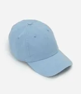Gorro de béisbol liso color celeste, con visera curva y cierre ajustable.