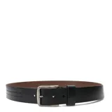 Cinturón de cuero color negro con hebilla metálica de diseño clásico y costuras decorativas en el extremo.