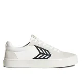 Championes urbanos Cariuma Catiba Pro, color blanco con detalles en negro y verde.