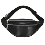 Riñonera negra de cuero sintético con tres bolsillos frontales con cierre plateado y correa ajustable con hebilla.