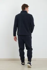 Pantalón de jogging azul marino de micropolar, con cintura elástica y puños ajustados.