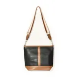 Cartera tipo bandolera negra con detalles en color marrón y correa de tela ajustable.