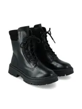 Bota acordonada de cuero negro con suela chunky, diseño de caña media y detalle de panel acolchado en la parte superior del tobillo.