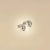 Aros tipo caravanas de plata 925 con diseño circular calado y engaste de circonias brillantes.