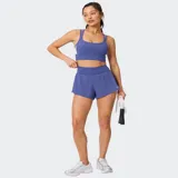Short deportivo Fabletics modelo Sunchaser color azul, con cintura ancha de punto, short interior ajustado y detalle de logo reflectante.