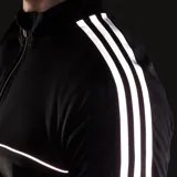 Campera Adidas de hombre, color negro con detalles reflectantes y tres rayas plateadas en los hombros. Cuenta con bolsillos con cierre, cuello alto y tecnología Aeroready.