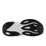 Championes de running New Balance modelo Kahia V2, de color negro con suela blanca y detalles en celeste y verde menta. Presentan capellada de malla transpirable sin costuras, cordones ajustables y la clásica 'N' de la marca en el lateral.