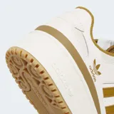 Championes Adidas Forum Bold Stripes, blancos con detalles en color caramelo, con plataforma.
