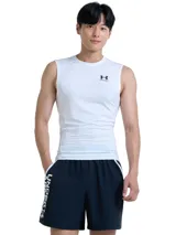 Musculosa térmica Under Armour HeatGear Armour Compression de color blanco, sin mangas y con diseño de compresión. Presenta cuello redondo y el logotipo de la marca estampado en negro en el pecho.