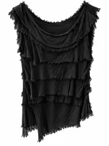 Musculosa negra sin mangas, con escote redondo y diseño en capas con bordes deshilachados y terminación asimétrica.
