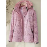 Campera cortaviento impermeable de la marca Uniteduy, color negro con estampado sutil de hojas. Cuenta con capucha, cierre frontal, tres bolsillos externos y uno interno. Es una prenda ultra liviana y transpirable, ideal para actividades al aire libre.