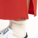 Falda midi de punto color rojo, corte recto y cintura elástica.