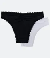 Pack de dos bombachas bikini, una negra y otra blanca, con detalle de encaje en la cintura y en las piernas, y moño decorativo en el centro.