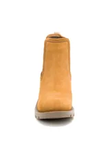 Bota Chelsea Caterpillar modelo Rewrite, color marrón, confeccionada en ante encerado. Cuenta con elásticos laterales con el logo de la marca, taco alto ancho y suela de goma con plataforma track.
