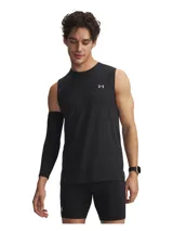 Musculosa deportiva Under Armour de corte holgado, confeccionada en tejido ligero y transpirable con tecnología de secado rápido y control de olores. Presenta cuello alto y aberturas laterales en el bajo para mayor libertad de movimiento.
