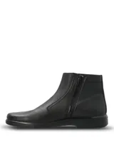 Botines de cuero negro con tecnología waterproof, diseño de caña media, cierre lateral y suela de poliuretano.