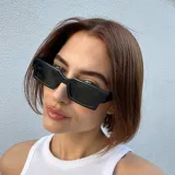 Lentes de sol rectangulares negros con lentes polarizadas alemanas con recubrimiento Antiscratch y Superhydrophobic.