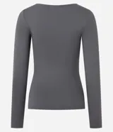 Blusa de manga larga color bordó de Cortelle, confeccionada en poliamida con escote bote y diseño regular.