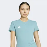 Remera deportiva Adidas Adizero Essentials color verde agua, de corte ajustado, cuello redondo y mangas cortas. Confeccionada en tejido ligero con tecnología AEROREADY y logo reflectivo.