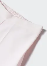 Pantalon de vestir de corte recto y tejido fluido, con cintura elástica y diseño minimalista.