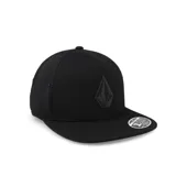 Gorra tipo snapback de visera plana, color negro, con logo de la marca aplicado en el frente y perforaciones laterales para ventilación.