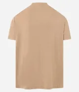 Remera deportiva masculina de manga corta y cuello redondo, confeccionada con tecnología Dry, que facilita la evaporación del sudor. Presenta un pequeño logo circular en el pecho.
