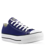 Championes de lona Converse con plataforma, color azul marino, con puntera y suela de goma blanca, cordones blancos y ojales metálicos.