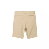 Bermuda color arena con bolsillos laterales y traseros.