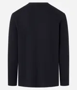 Remera de manga larga color blanco, confeccionada en tejido waffle texturizado, con cuello redondo y corte regular.