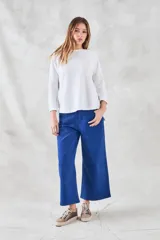 Sweater blanco de algodón y poliéster, de corte holgado y manga 3/4.