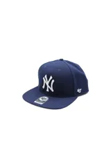 Gorra azul marino con el logo de los New York Yankees bordado en blanco en el frente y el logo de '47 Brand bordado en blanco en el lateral.