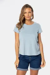 Remera de manga corta y cuello redondo, color verde menta jaspeado.