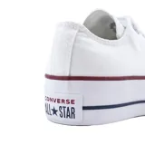 Championes urbanos Converse Chuck Taylor All Star con plataforma, color blanco con detalles en azul y rojo.