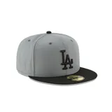 Gorra New Era 59FIFTY de los Los Angeles Dodgers, color gris con logo bordado en negro y visera plana negra.