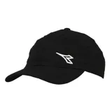 Gorra de béisbol negra con logo de Diadora bordado en blanco en el frente.
