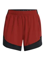 Short deportivo Under Armour de la línea Challenger, color rojo con detalles en negro. Presenta cintura elástica con cordón interno, paneles laterales de malla para ventilación y bajo curvado con logo de la marca estampado.