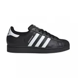 Championes Adidas Superstar de cuero negro con las icónicas tres tiras laterales en blanco, puntera de goma clásica y logo en la lengüeta y el talón.