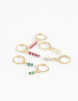 Set de aros plateados con dije colgante de strass de diferentes colores: verde, blanco y rosa.