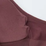 Pack de dos tops de canalé, uno en color rosa claro y otro en color bordó, ambos con tirantes finos y escote en V.